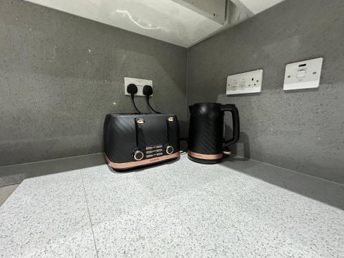 London 1 bed Luxe flat Ilford Beautiful - image 14