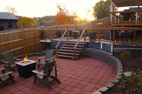 State Street Retreat w Hot Tub, Firepit, Dogs OK in Bristol (TN)