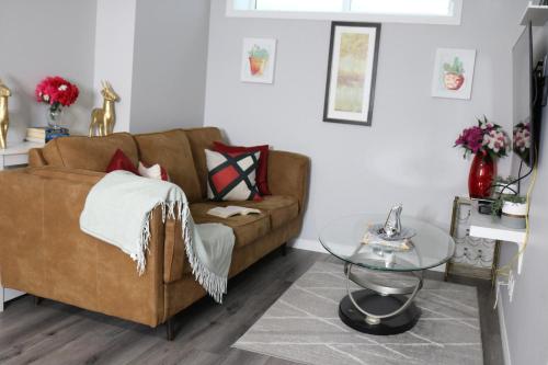Lovely 2Bd 1Bth suite Free pking separated HVAC – khách sạn tại Đông Nam Calgary