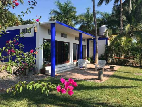 Steps to Secluded Beach Breakfast Included Private Room in Punta Perula