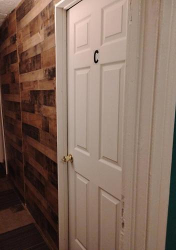 Grateful Hemphill Room C & D TWO ROOMS FOR 1! in Collier Heights