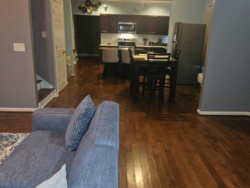 アトランタ Atlanta's Furnished Rooms- Walk to Ga Aquarium, GWCC & Mercedes Benz Stadium 3つ星 ゲストハウス スイート