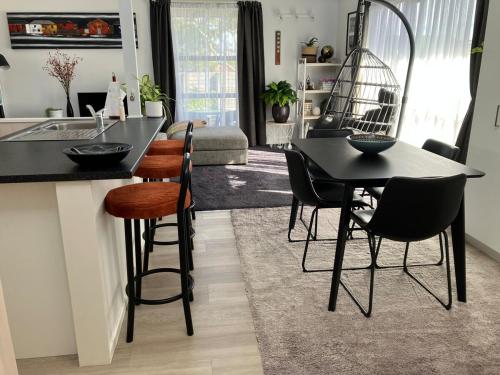 Relax in Hurdon - Comfortable 1 bedroom home in Frankleigh Park