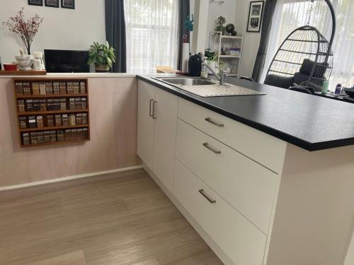 Relax in Hurdon - Comfortable 1 bedroom home in Frankleigh Park