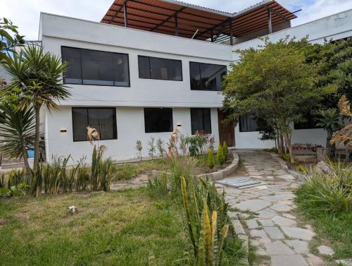Casa completa de 4 habitaciones cerca a la Mitad Del Mundo in San Antonio de Pichincha