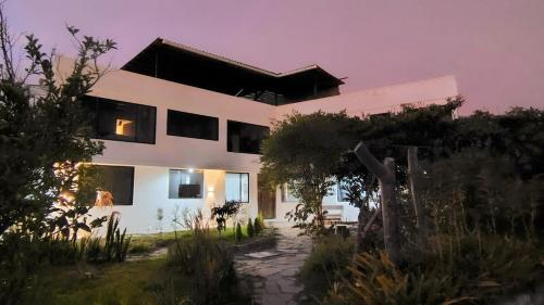Casa completa de 4 habitaciones cerca a la Mitad Del Mundo in San Antonio de Pichincha