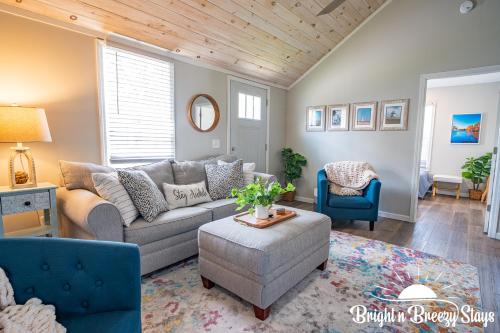 Walk to Lake Erie Renovated 2BR Huron Home Near Cedar Point & Kalahari in Huron (Ohio)