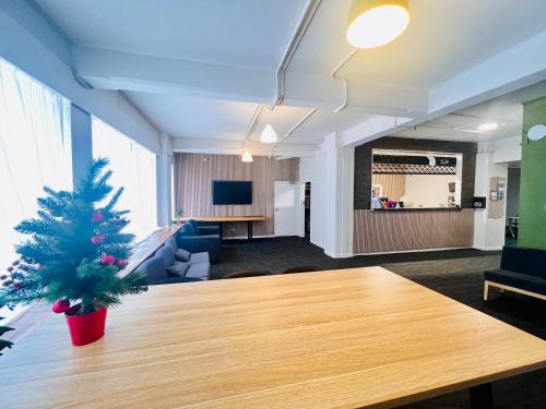 room detail thumbnail 2