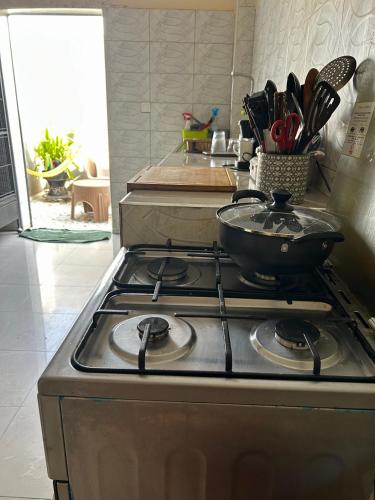 Chambre avec salle de bain privative proche de la plage et de Saly in 姆布爾
