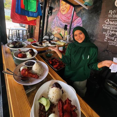 Cozy Corner PataniRoad 14 pax Georgetown