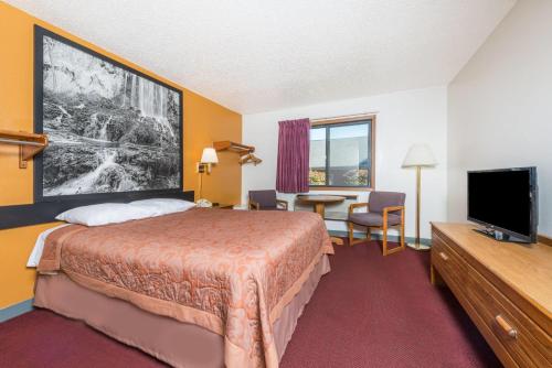 Super 8 by Wyndham Front Royal in Front Royal, USA