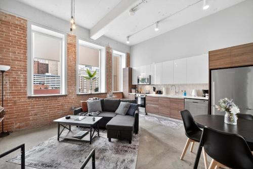 Renovated Downtown Retreat | Pool + In-Unit Laundry – khách sạn tại Trung tâm thành phố Dallas