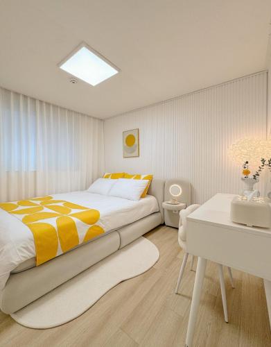 Ttukseom Station 6 minutes,Airport Bus 9 minutes,Seongsu,Seoul Forest,Myeongdong,Gwangya,Lotte World,KSPO - Apartment - Seoul