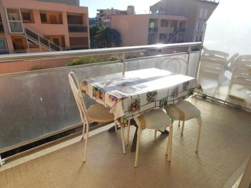 LV330-B125 Appartement 2 pièces 4 couchages LE LAVANDOU