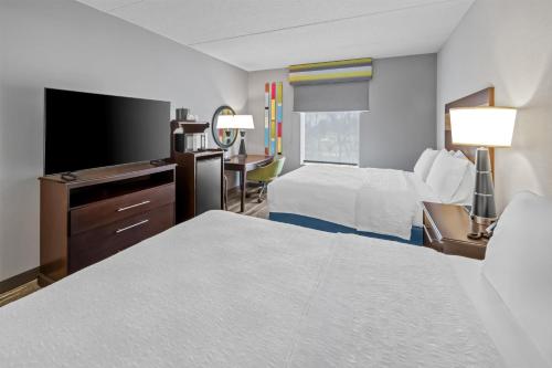 Hampton Inn and Suites Camp Springs - image 6