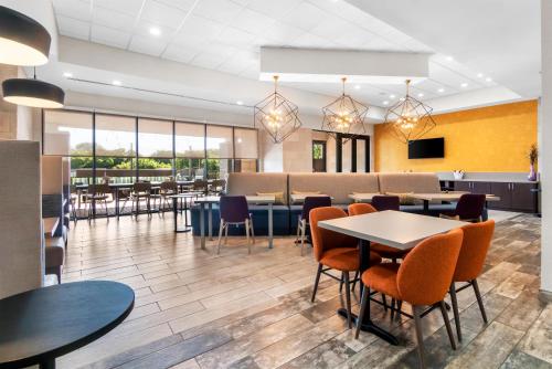 Home2 Suites By Hilton Dallas Grand Prairie - image 7