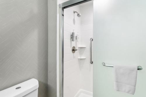Home2 Suites By Hilton Dallas Grand Prairie - image 12