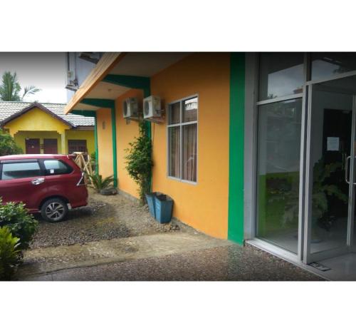 OYO 93411 Syariah Hotel Tomborang - 숙소 외관