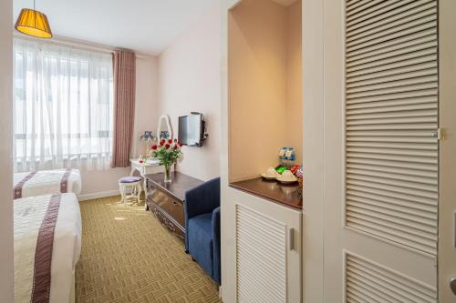 room detail thumbnail 1