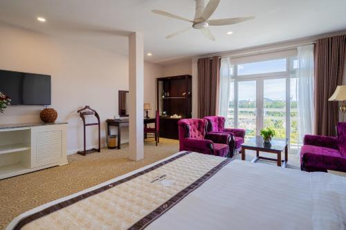 room detail thumbnail 1