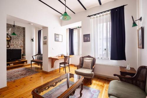 Cozy Intimate 2BD2Bath Galata Tower Home! #410 - image 5