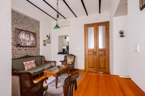 Cozy Intimate 2BD2Bath Galata Tower Home! #410 - image 3