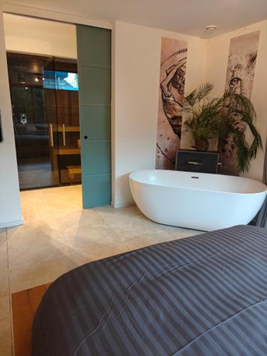 Vendégszoba, Huize Triangel - Wellness studio met sauna in Weststellingwerf