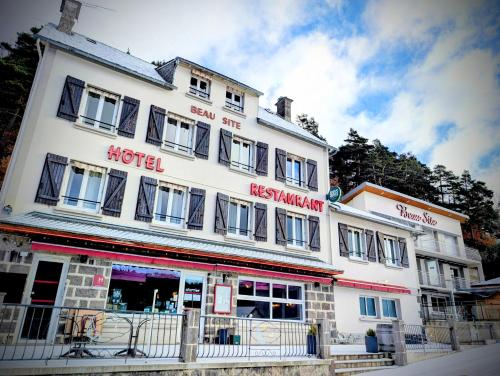 . Logis Hôtel Restaurant SPA le Beau Site