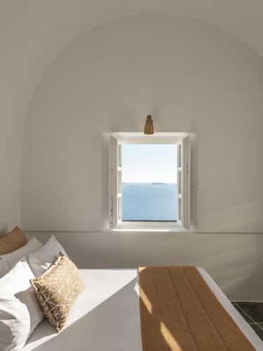 Aspaki by Art Maisons Room Type - Exclusive Suite with Hot Tub and Volcano View