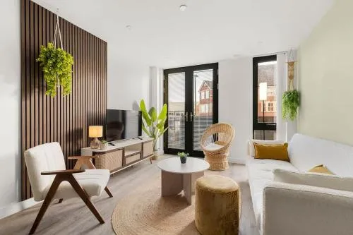 Heart of York Retreat, 2BR near Shambles, Free Parking & Gym, City Centre photo 2