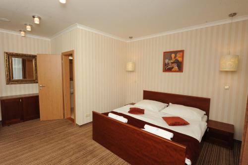 Hotel Encian - image 7