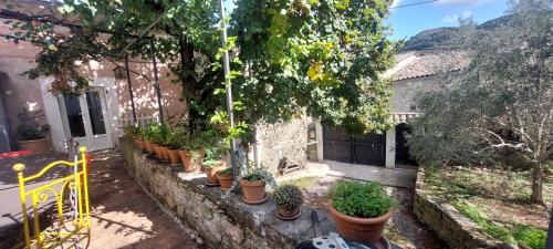 grande maison ardéchoise gîte à louer Vesseaux