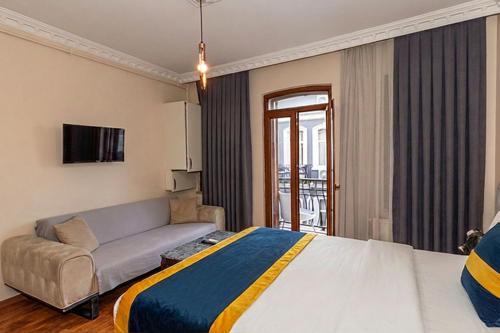 room detail thumbnail 1