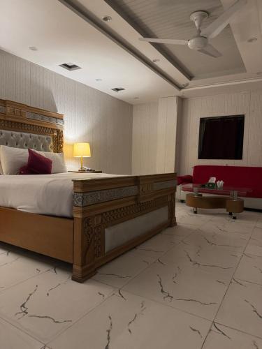 Hotel Golden - image 2