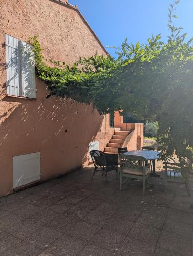 花園, Charming house in the heart of the green Provence in 高咸斯