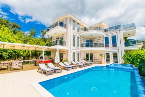 Secluded Villa with Private Pool for Families – khách sạn tại Islamlar