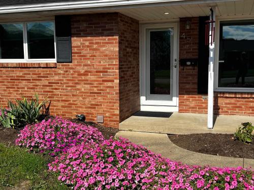 30 Something Quiet 3BR House Near I-77 & US-250 in New Philadelphia (OH)