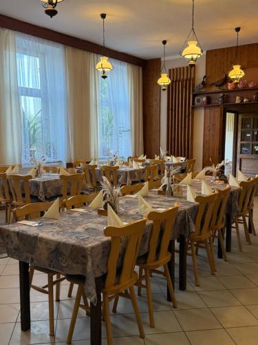 Restaurace a Hotel U Šimáka Radostín (Restaurace a Hotel U Simaka Radostin) in Karlov (Vysocina)