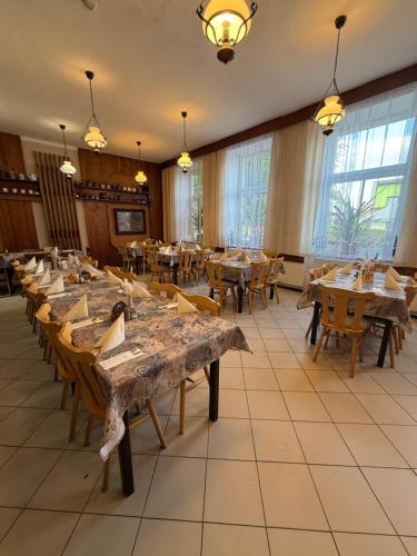 Restaurace a Hotel U Šimáka Radostín (Restaurace a Hotel U Simaka Radostin) in Karlov (Vysocina)