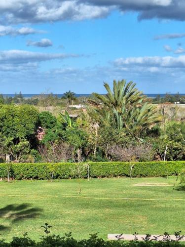 Chambre indépendante dans jardin calme avec vue mer Skhirat – khách sạn tại Skhirat