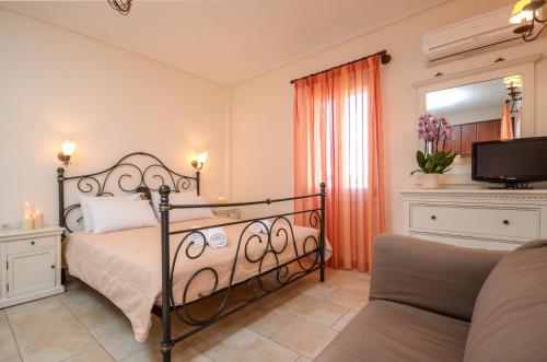 2 twin beds, 2 sofa beds