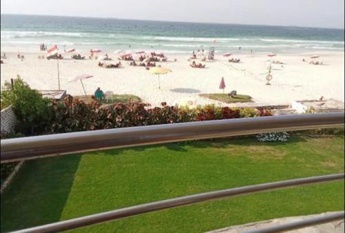 Chalet On the Beach – khách sạn tại Al Beitash Gharb