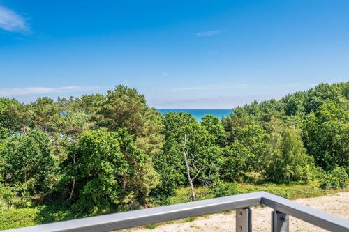 Prora - Waschmaschine und Strandkorb am Strand - Wellenblick in Ostseebad Binz
