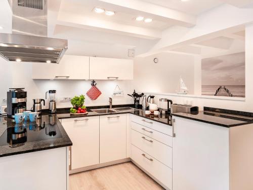 Prora - Ferienwohnung mit 2 Balkonen - Kapitanskajute in Prora