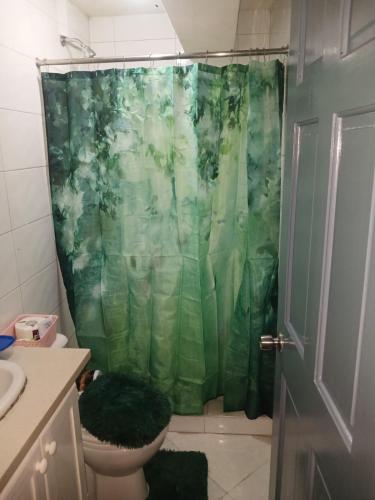 Baño, Harmony Guest House in Bridgetown