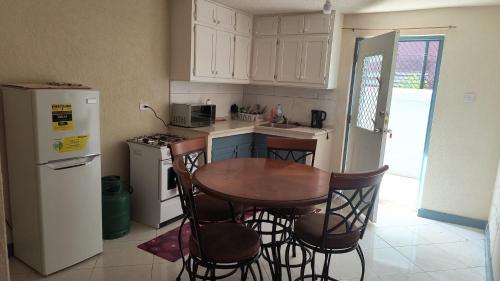 Cocina, Harmony Guest House in Bridgetown