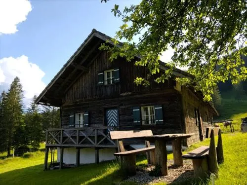 Hütten-Idylle im Naturparadies in St. Wolfgang, Österreich
