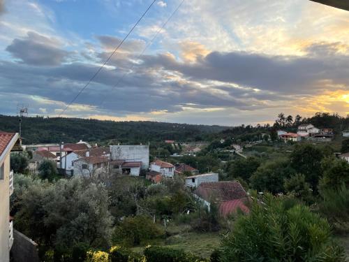 Skats, Relaxing Riverside Escape & Stunning Sunset Views in Treiksedo