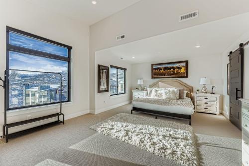 Luxurious 4 Bedroom Retreat close to Deer Valley East 1936 - image 10