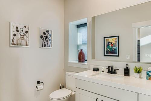 Luxurious 4 Bedroom Retreat close to Deer Valley East 1936 - image 4